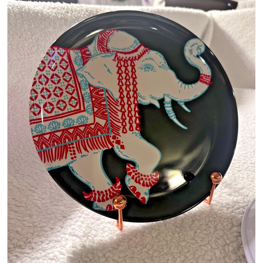 Set Of 4 World Market Voyage Elephant 9" Dinner Plates plastic material